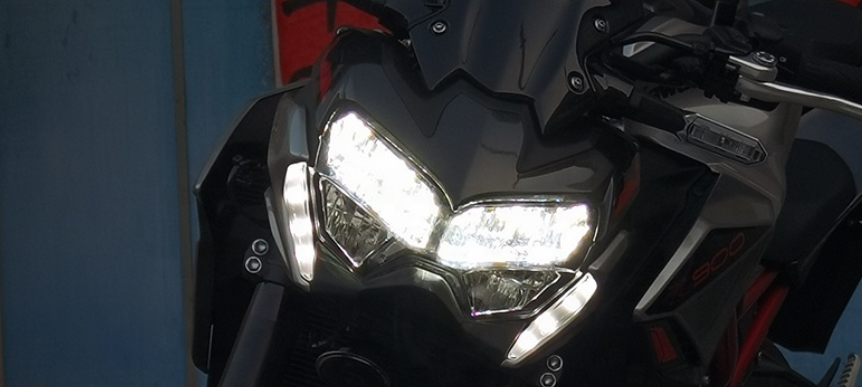 Yongjin High Brightness Motorbike LED Black Headlight With Hi/Lo Beam for Kawasaki Z650